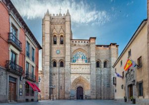 Exterior de la catedral de Ávila, primera del Gotico temprano