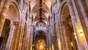 Interior de la Catedral de Ávila, primera del Gótico temprano